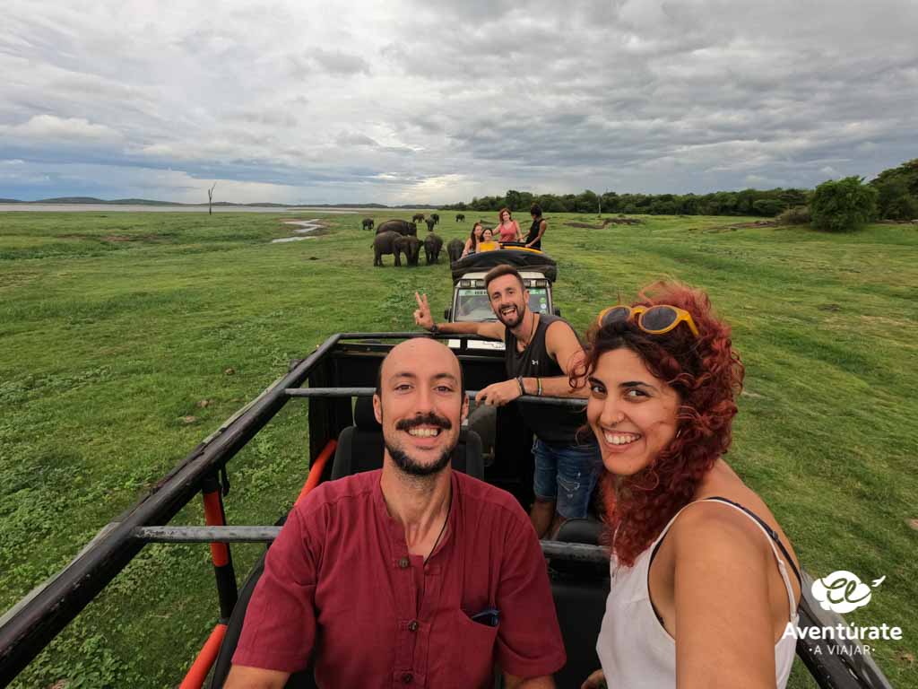 viajeros en un viaje en grupo porsri lanka