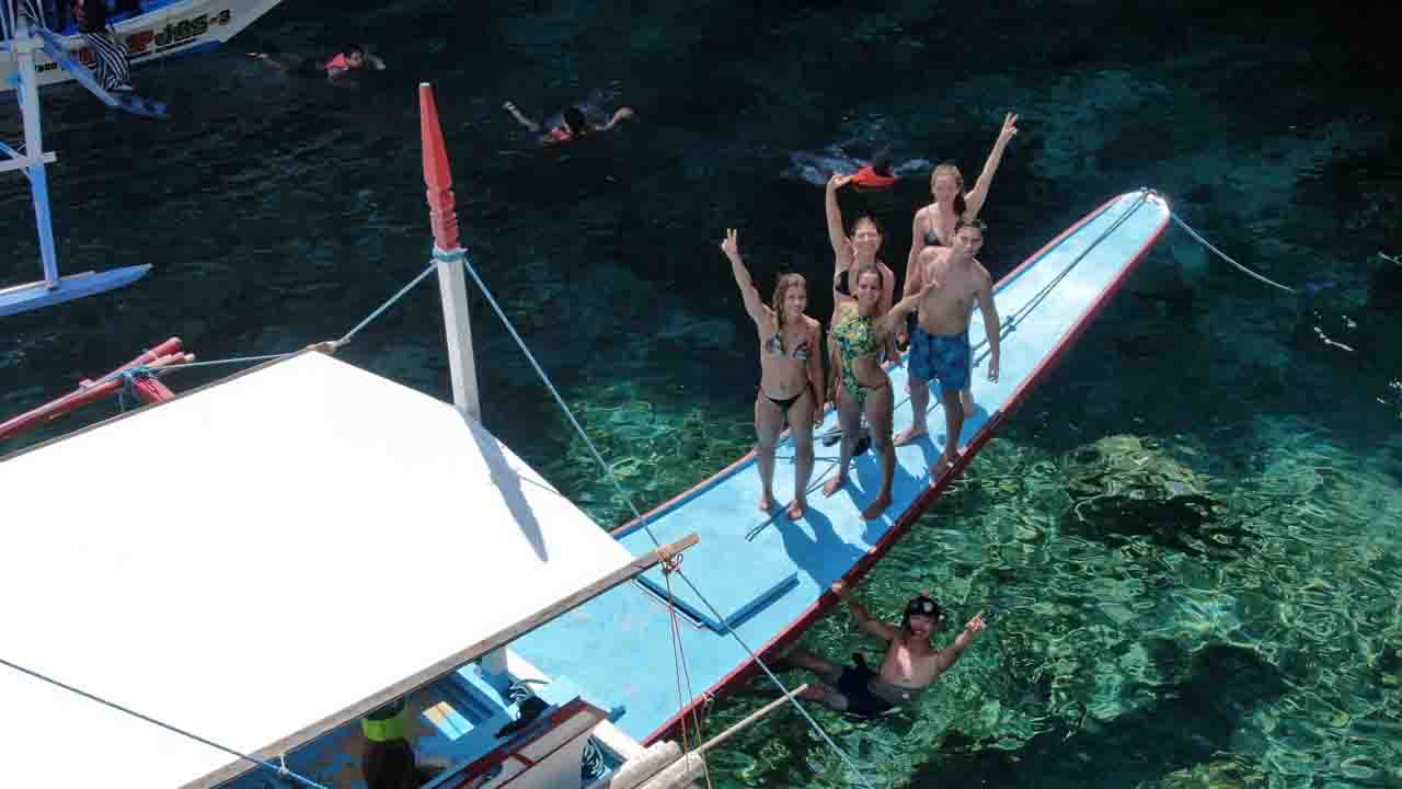 island hoping filipinas
